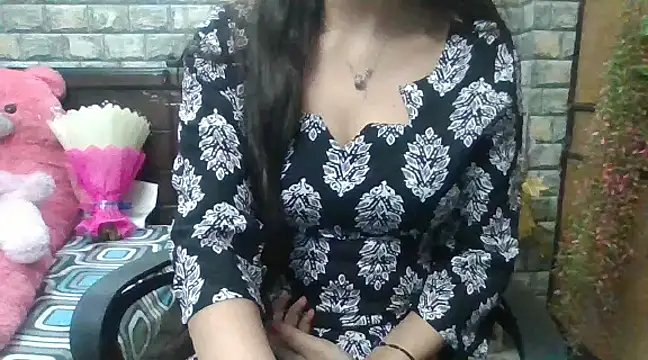 Snapshot of Sexy_iknoor chatting on 02/13/25, 04:43 Sexy iknoor online show from 02/13/25, 04:43