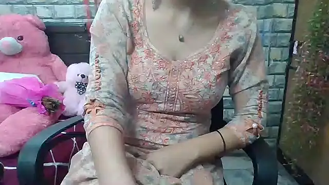 Snapshot of Sexy_iknoor chatting on 02/16/25, 05:04 Sexy iknoor online show from 02/16/25, 05:04