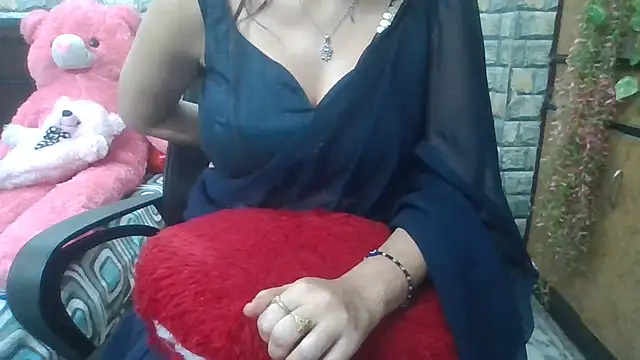 Snapshot of Sexy_iknoor chatting on 03/13/25, 10:47 Sexy iknoor online show from 03/13/25, 10:47