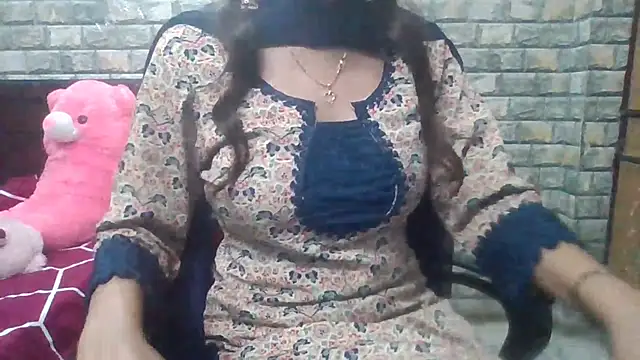 Snapshot of Sexy_iknoor chatting on 09/18/25, 04:14 Sexy iknoor online show from 09/18/25, 04:14