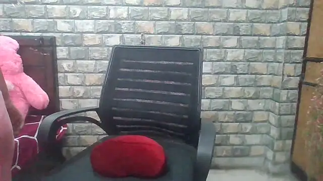 Snapshot of Sexy_iknoor chatting on 09/25/25, 04:05 Sexy iknoor online show from 09/25/25, 04:05