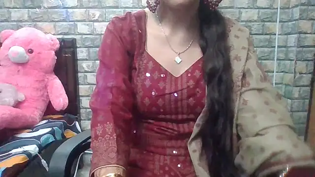 Snapshot of Sexy_iknoor chatting on 10/10/25, 04:00 Sexy iknoor online show from 10/10/25, 04:00