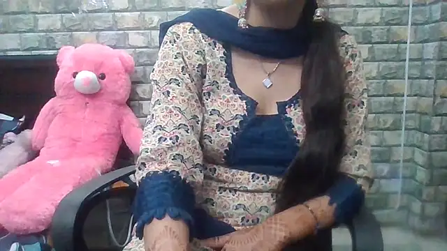 Snapshot of Sexy_iknoor chatting on 10/15/25, 04:34 Sexy iknoor online show from 10/15/25, 04:34