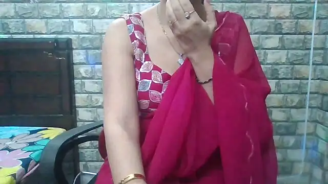 Snapshot of Sexy_iknoor chatting on 11/10/25, 04:44 Sexy iknoor online show from 11/10/25, 04:44