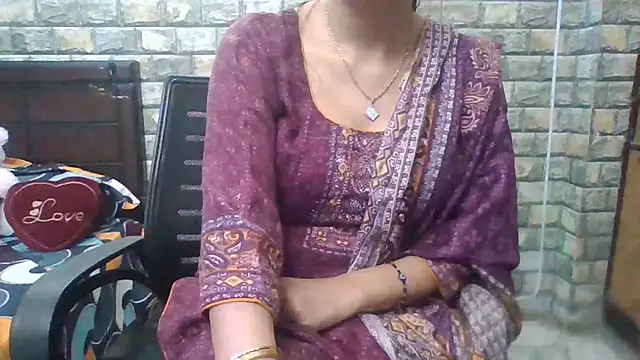 Snapshot of Sexy_iknoor chatting on 11/13/25, 04:33 Sexy iknoor online show from 11/13/25, 04:33