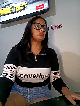 Snapshot of MEGAN_X0XX chatting on 11/13/25, 10:19 MEGAN X0XX online show from 11/13/25, 10:19