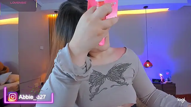 Snapshot of AbbieEdmond chatting on 09/16/25, 04:24 AbbieEdmond online show from 09/16/25, 04:24