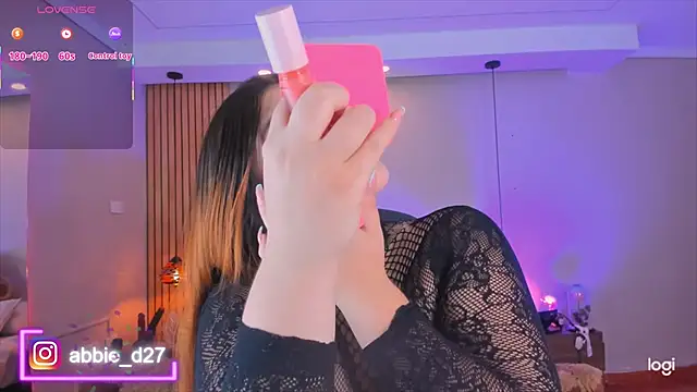 Snapshot of AbbieEdmond chatting on 09/28/25, 04:18 AbbieEdmond online show from 09/28/25, 04:18