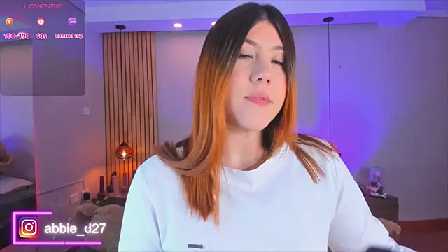 Snapshot of AbbieEdmond chatting on 10/25/25, 04:09 AbbieEdmond online show from 10/25/25, 04:09