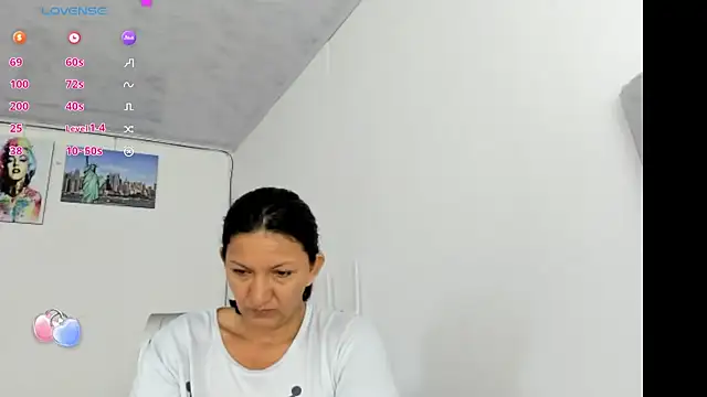 Snapshot of Angelblue_ chatting on 01/26/25, 01:47 Angelblue online show from 01/26/25, 01:47