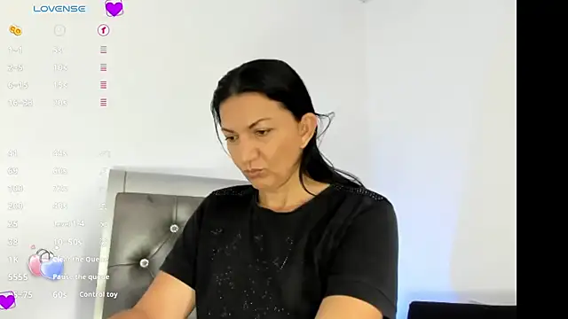 Snapshot of Angelblue_ chatting on 02/06/25, 08:45 Angelblue online show from 02/06/25, 08:45