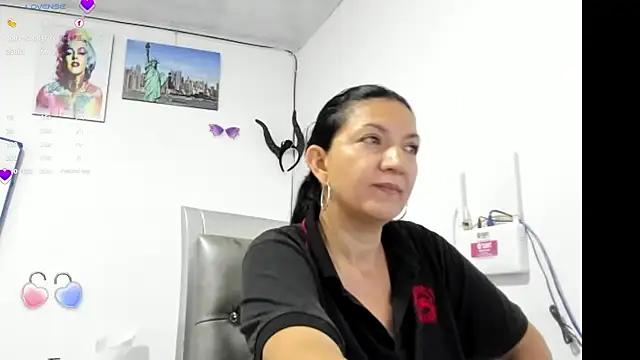 Snapshot of Angelblue_ chatting on 03/06/25, 09:20 Angelblue online show from 03/06/25, 09:20