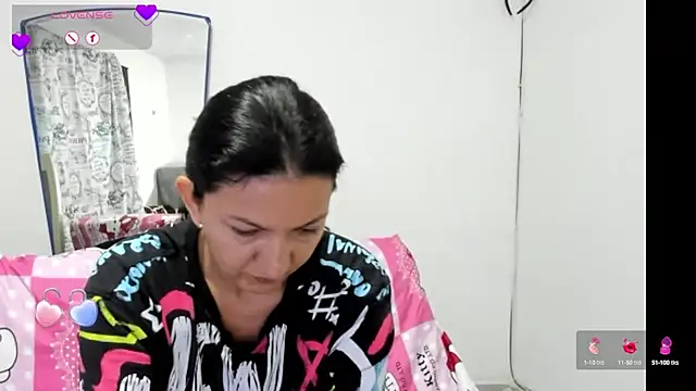 Snapshot of Angelblue_ chatting on 03/17/25, 10:17 Angelblue online show from 03/17/25, 10:17