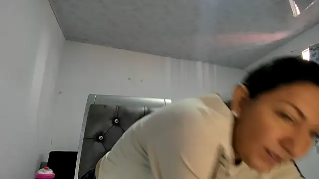 Snapshot of Angelblue_ chatting on 09/13/25, 01:44 Angelblue online show from 09/13/25, 01:44