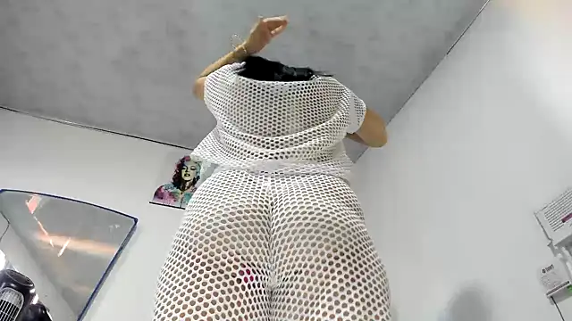 Snapshot of Angelblue_ chatting on 09/19/25, 12:39 Angelblue online show from 09/19/25, 12:39