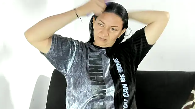 Snapshot of Angelblue_ chatting on 10/08/25, 02:47 Angelblue online show from 10/08/25, 02:47