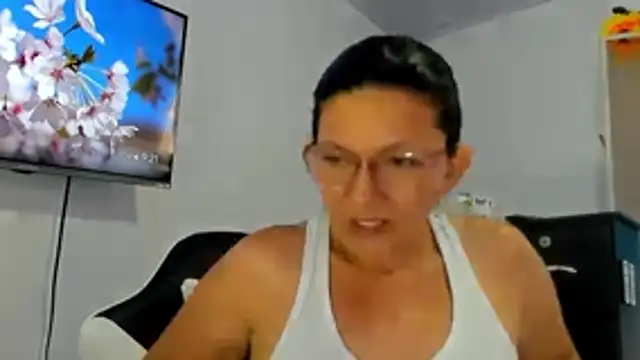 Snapshot of Angelblue_ chatting on 04/18/26, 02:21 Angelblue online show from 04/18/26, 02:21