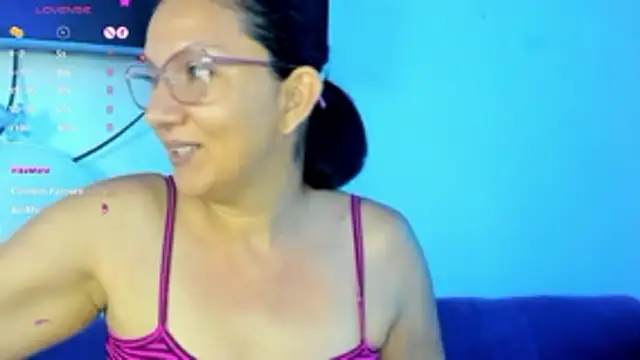 Snapshot of Angelblue_ chatting on 04/20/26, 01:03 Angelblue online show from 04/20/26, 01:03