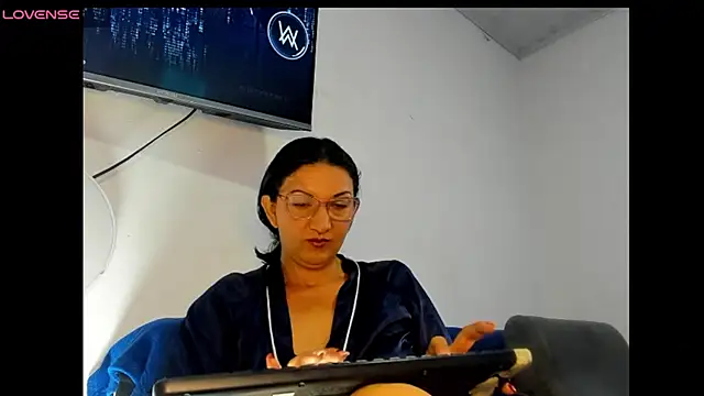 Snapshot of Angelblue_ chatting on 04/22/26, 01:34 Angelblue online show from 04/22/26, 01:34