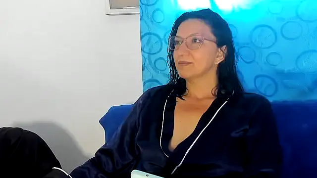 Snapshot of Angelblue_ chatting on 04/24/26, 01:35 Angelblue online show from 04/24/26, 01:35