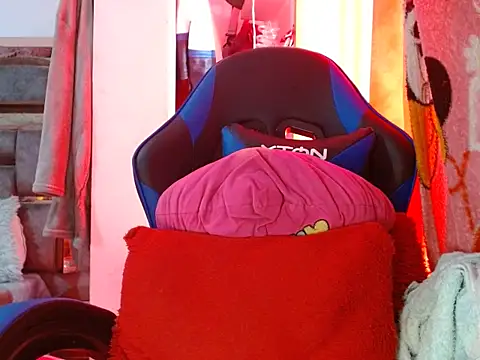 Snapshot of coral1727 chatting on 02/04/25, 06:49 coral1727 online show from 02/04/25, 06:49