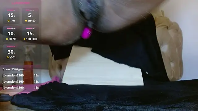 wendy rivera  online show from 03/17/25, 05:49