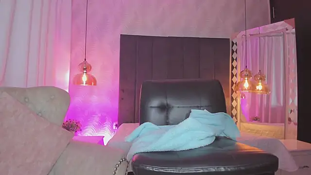 Snapshot of kataliina__ chatting on 12/20/24, 12:05 kataliina online show from 12/20/24, 12:05