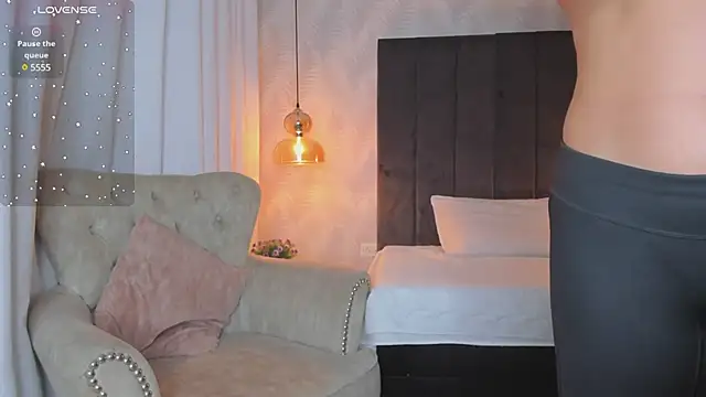 Snapshot of kataliina__ chatting on 01/14/25, 12:03 kataliina online show from 01/14/25, 12:03