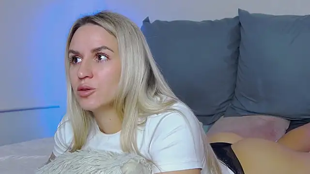 SofiJames online show from 10/26/25, 07:03