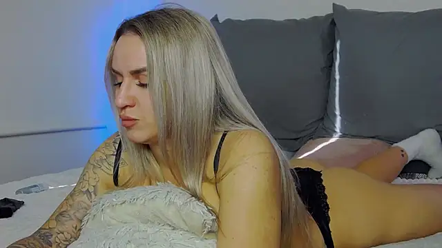 SofiJames online show from 11/04/25, 06:45