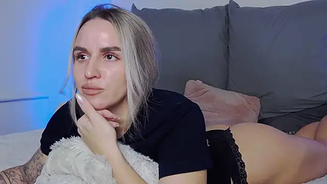 SofiJames online show from 11/26/25, 07:09