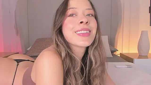 Snapshot of chloe_d chatting on 11/23/25, 01:00 chloe d online show from 11/23/25, 01:00