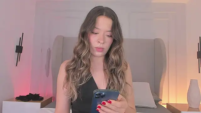 Snapshot of chloe_d chatting on 11/26/25, 01:01 chloe d online show from 11/26/25, 01:01