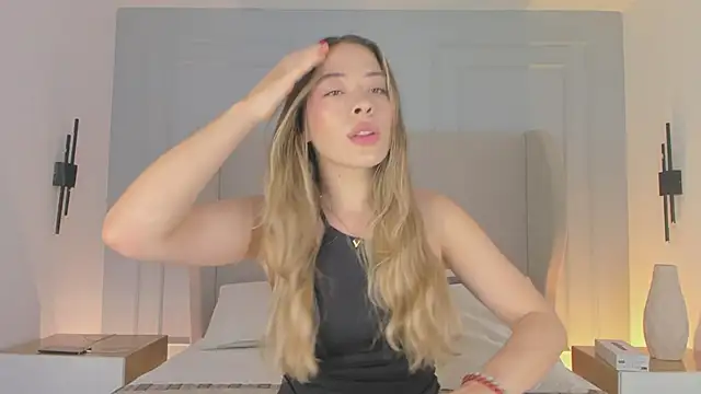 Snapshot of chloe_d chatting on 04/26/26, 12:58 chloe d online show from 04/26/26, 12:58