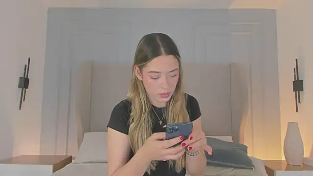 Snapshot of chloe_d chatting on 05/01/26, 01:59 chloe d online show from 05/01/26, 01:59