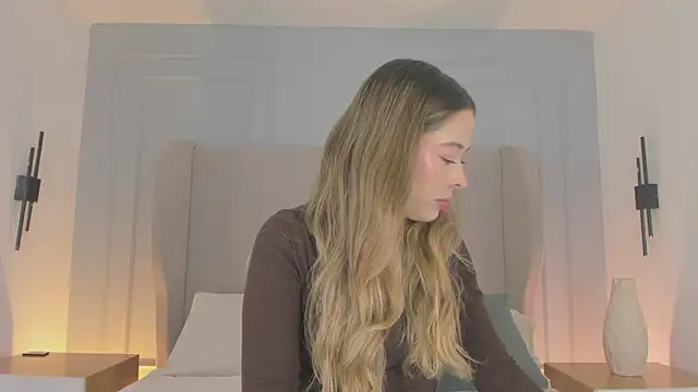 Snapshot of chloe_d chatting on 05/15/26, 12:45 chloe d online show from 05/15/26, 12:45