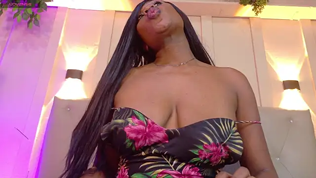 Snapshot of sofiaa_ebony chatting on 10/04/25, 07:23 sofiaa ebony online show from 10/04/25, 07:23