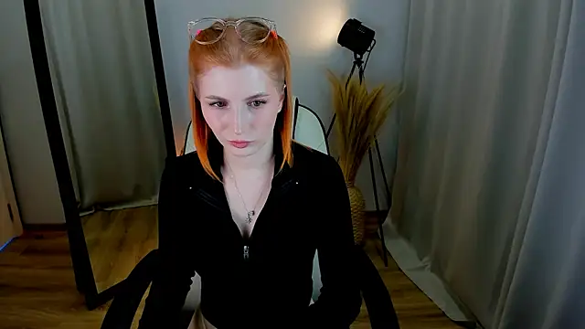 Snapshot of Mira__Blush chatting on 03/08/25, 12:41 Mira Blush online show from 03/08/25, 12:41