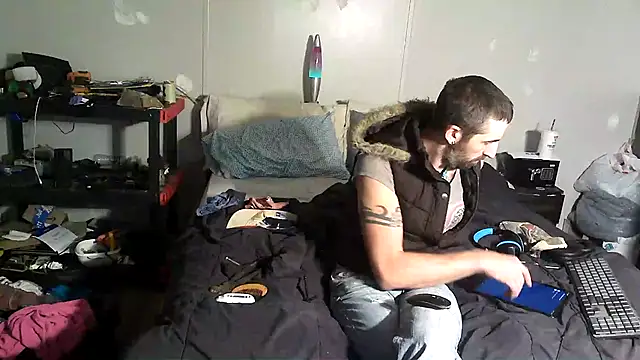 Bi curious86 online show from 11/03/25, 04:47