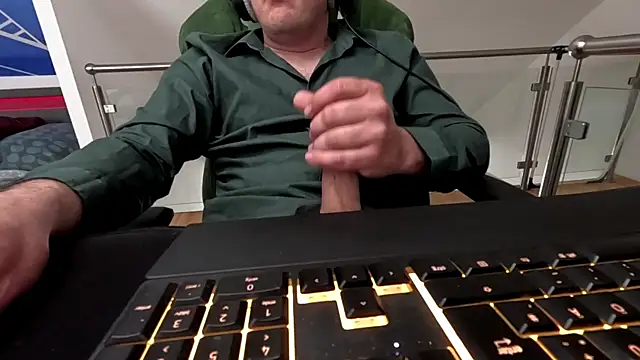 Snapshot of auilein chatting on 05/16/26, 02:16 auilein online show from 05/16/26, 02:16