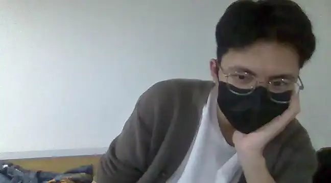 Snapshot of Gwencloudy chatting on 01/01/25, 01:27 Gwencloudy online show from 01/01/25, 01:27