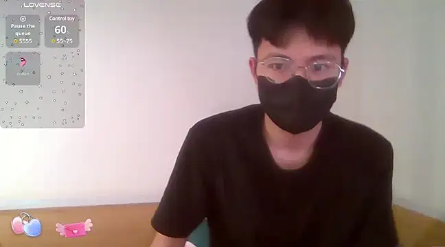 Snapshot of Gwencloudy chatting on 01/04/25, 02:03 Gwencloudy online show from 01/04/25, 02:03