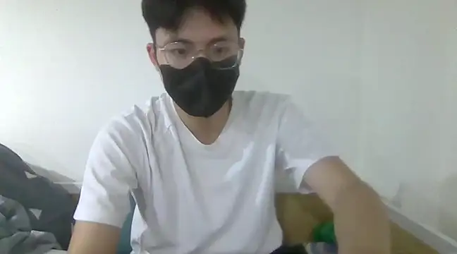 Snapshot of Gwencloudy chatting on 01/23/25, 12:30 Gwencloudy online show from 01/23/25, 12:30