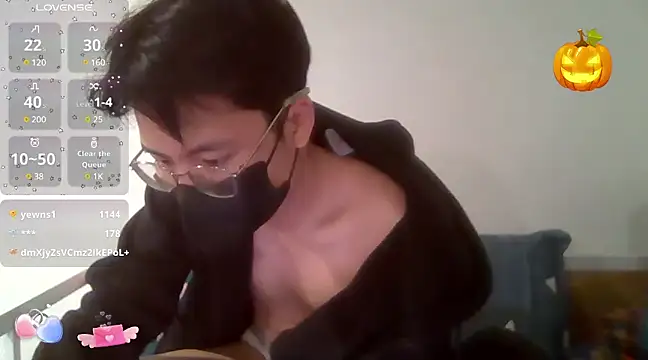 Snapshot of Gwencloudy chatting on 02/10/25, 06:53 Gwencloudy online show from 02/10/25, 06:53