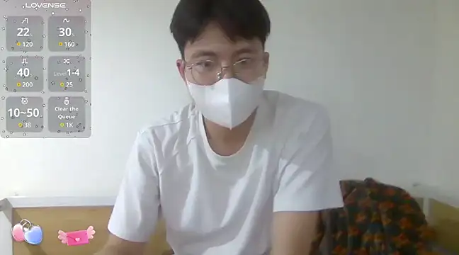 Snapshot of Gwencloudy chatting on 03/05/25, 03:07 Gwencloudy online show from 03/05/25, 03:07