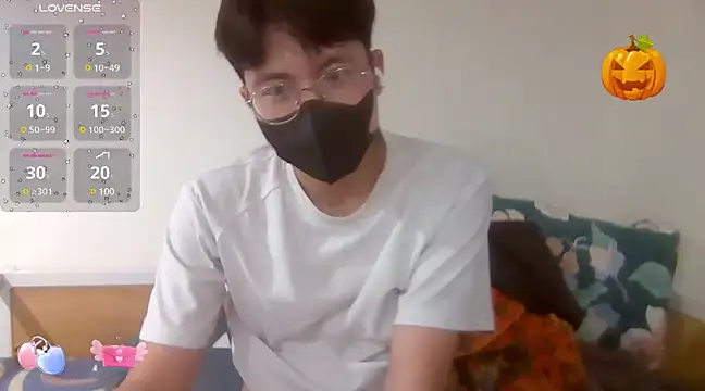 Snapshot of Gwencloudy chatting on 03/15/25, 01:51 Gwencloudy online show from 03/15/25, 01:51