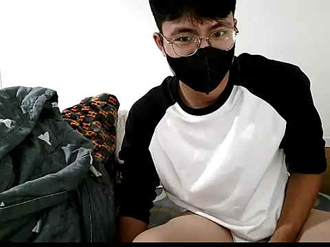 Snapshot of Gwencloudy chatting on 10/05/25, 09:40 Gwencloudy online show from 10/05/25, 09:40