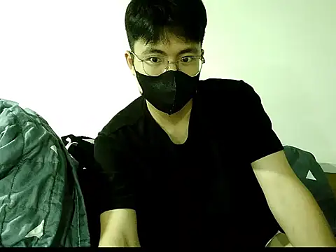 Snapshot of Gwencloudy chatting on 10/06/25, 04:04 Gwencloudy online show from 10/06/25, 04:04