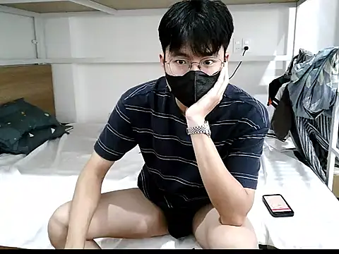 Snapshot of Gwencloudy chatting on 10/20/25, 06:47 Gwencloudy online show from 10/20/25, 06:47