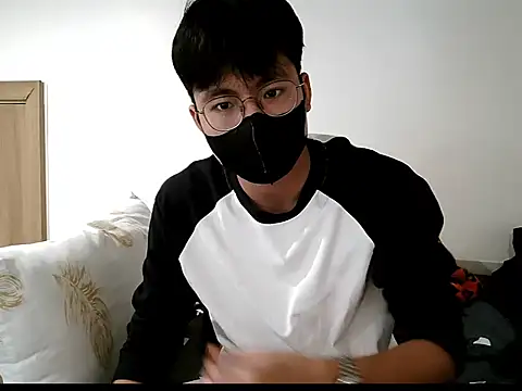 Snapshot of Gwencloudy chatting on 10/21/25, 07:09 Gwencloudy online show from 10/21/25, 07:09